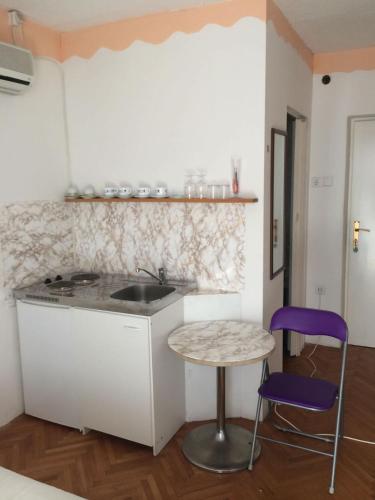 Studio with Balcony and Sea View image 3