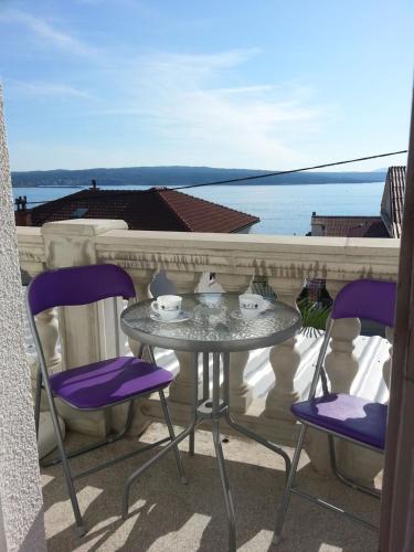 Studio with Balcony and Sea View image 2