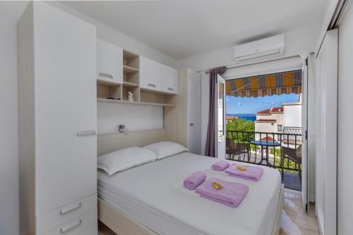 Two-Bedroom Apartment with Terrace and Sea View