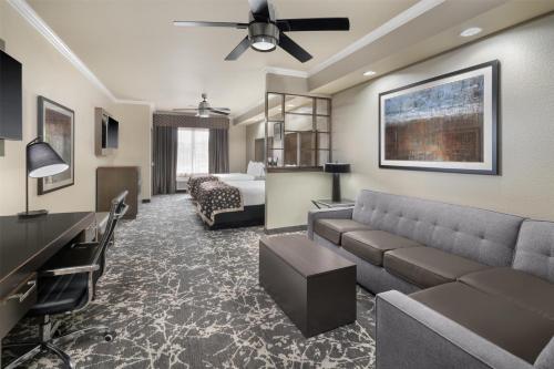 Queen Suite with Two Queen Beds with Sofa Bed