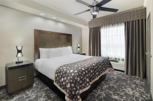Best Western Premier Crown Chase Inn & Suites - image 3