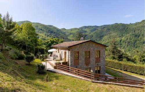 Úszómedence, Stunning Apartment In Borgo A Mozzano in Borgo A Mozzano