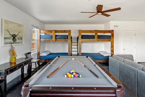 Wine Country Modern Farmhouse With Heated Pool, Hot Tub, Cybertruck thumb 3