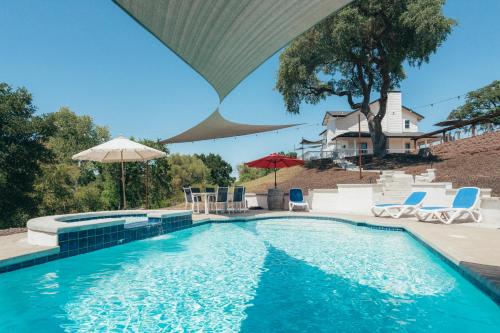 Удобства, Wine Country Modern Farmhouse with Heated Pool and Spa in Wellsona