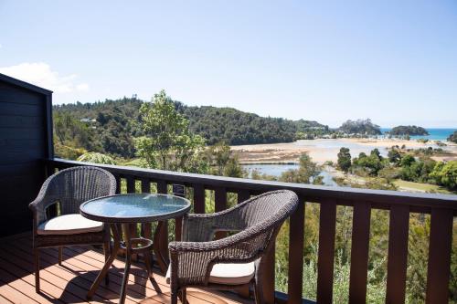 คีมี โอรา อีโค รีสอร์ต (Kimi Ora Eco Resort) in โมตูเอก้า