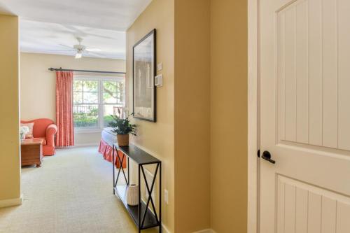 4106-L Bright & Cheery ground floor King Suite in World Golf