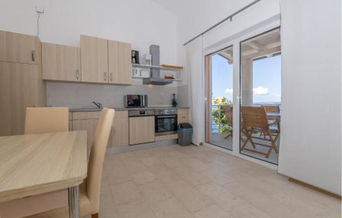 virtuve, Nice Apartment In Lukovo With House Sea View in Lukovo