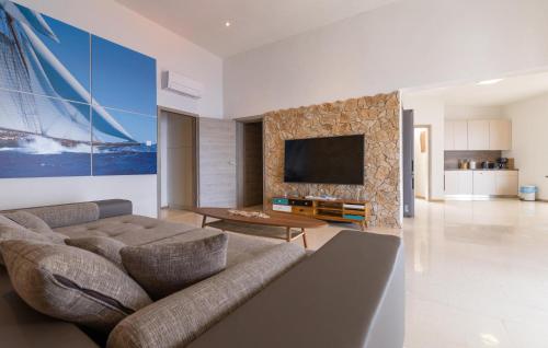 Stunning Apartment In Lukovo With Wifi in Lukovo