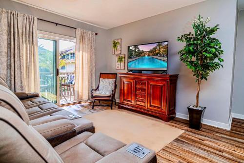 1 BR with amazing pool and courtyard views 5208