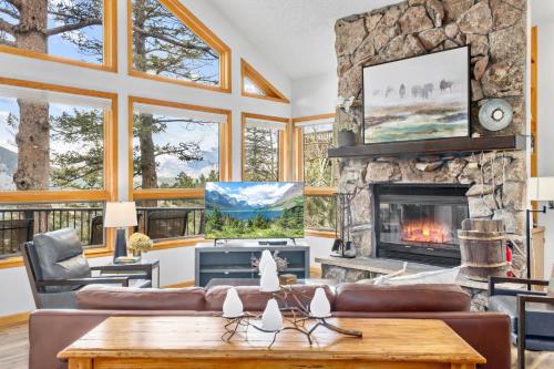 Montane Luxury Vacation Rental at Windcliff home