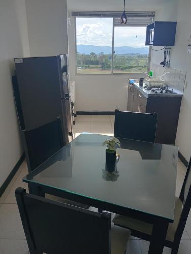 Apartamento con piscina a 5 minutos del parque del cafe in Montenegro