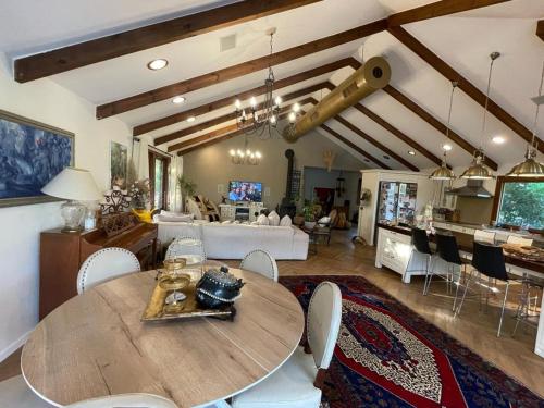 Instalaciones, Dream house in Caesarea by the sea and town center in Caesarea