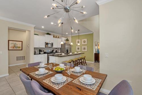 Last Minute Disney Getaway! Private Pool, Hot Tub & Games Room. Book Now! #39404 in Davenport, USA