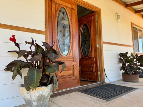 4 Bedroom Large Modern House in Merredin in เมเรอดิน