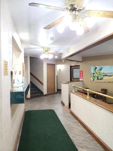 Econo Lodge Oacoma - Chamberlain West - 로비