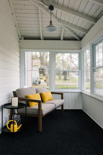 SquirrelHaus PEC in Gardenville (ON)