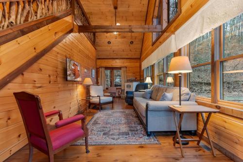 Tree Top Hideaway - Private with Games Firepit More in Blue Ridge, USA