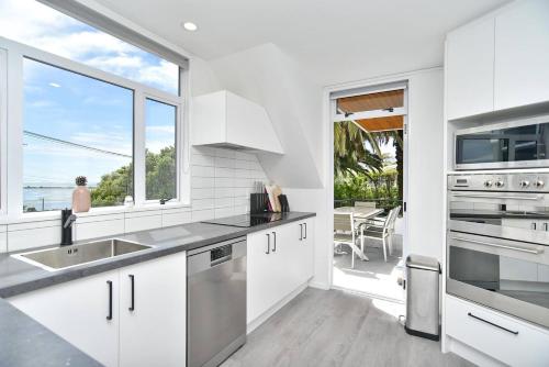 Surrounding environment, Mount Pleasant - Ocean Views - 3 bedroom with bathtub in Mount Pleasant