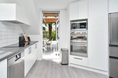 Mount Pleasant - Ocean Views - 3 bedroom with bathtub in Mount Pleasant