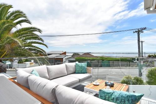 Mount Pleasant - Ocean Views - 3 bedroom with bathtub in Mount Pleasant