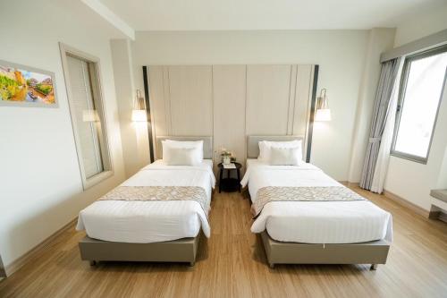 Superior Twin Room image 3