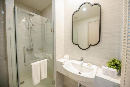 Superior Twin Room image 1