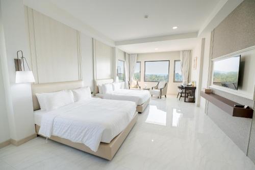 Deluxe Triple Room image 8