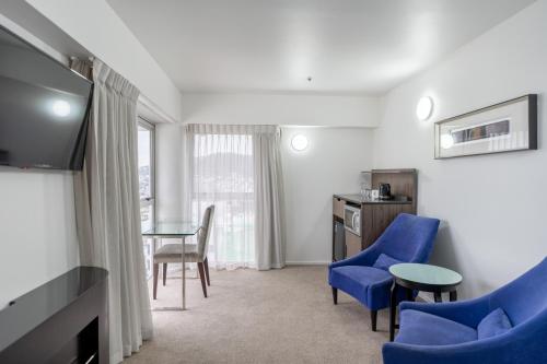 One-Bedroom Apartment without Kitchen image 7