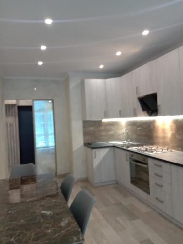 Apart-hotel in Avalon on Chornovola St in ปิดซัมเช