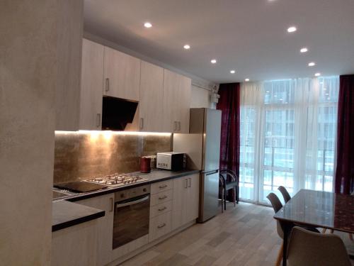 Apart-hotel in Avalon on Chornovola St in ปิดซัมเช