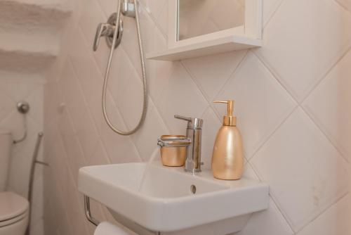 One-Bedroom Apartment image 5