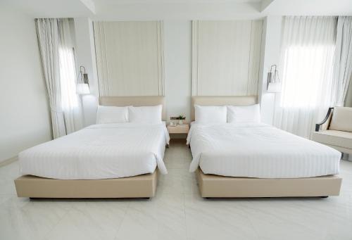 Deluxe Triple Room image 5