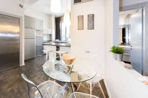 Beautiful 2Bd w/ Private Balcony by Sea N' Rent - image 13
