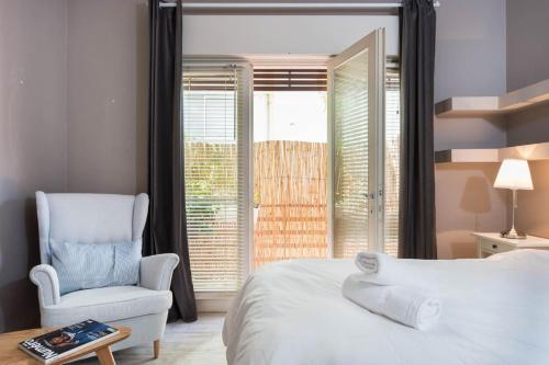Beautiful 2Bd w/ Private Balcony by Sea N' Rent - image 3