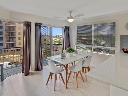 MAINSAIL8- MOOLOOLABA BEACH