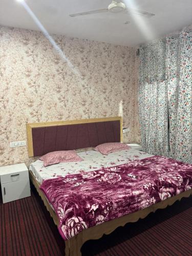 Double Room with Lake View image 3