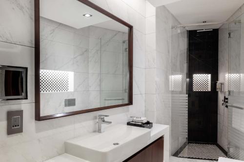 Renaissance Business Bay Hotel, Dubai, Dubai (photo 4)