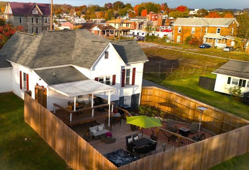 Létesítmények, State Street Retreat w Hot Tub, Firepit, Dogs OK in Bristol (TN)