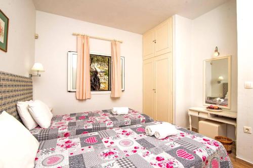 Three-Bedroom Villa image 9