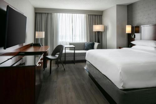 1 king bed, 1 double bed