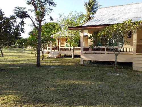 Jinta Beach Bungalow in Taling Ngam