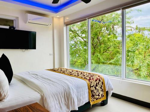 room detail thumbnail 1