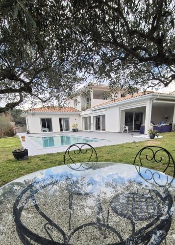 La Villa des Oliviers gîte à louer Saint-Hippolyte-de-Montaigu