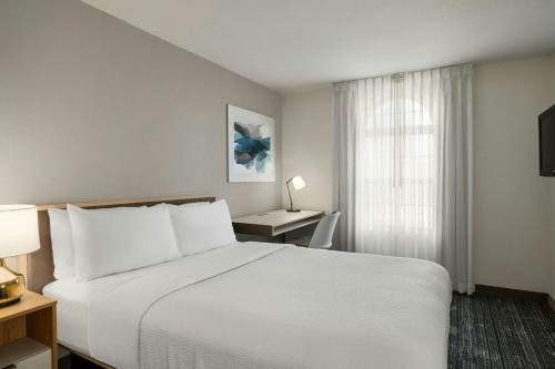 TownePlace Suites Detroit Dearborn - image 6