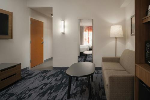Fairfield Inn and Suites Cleveland - image 6
