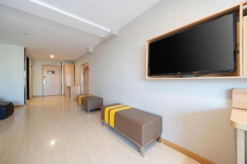 7 Days Premium Xi'an Dayan Tower Xiaozhai Metro Station in Xiao Zhai