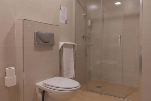 Quadruple Room image 6