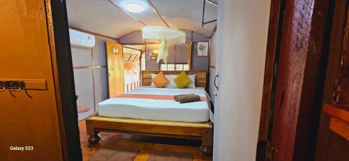 Eden Lanta Bungalow Room Type - King Room