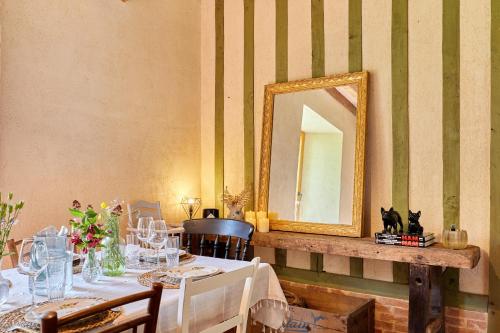 Ресторан, Le pressoir Normand in Екуш