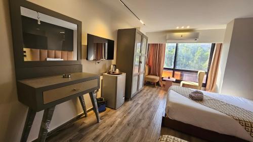 Double or Twin Room image 4